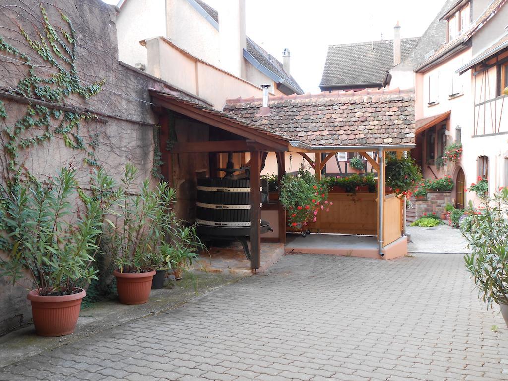 La Griffe à Foin au Restaurant raisin D'or Acomodação com café da manhã Mittelbergheim Exterior foto
